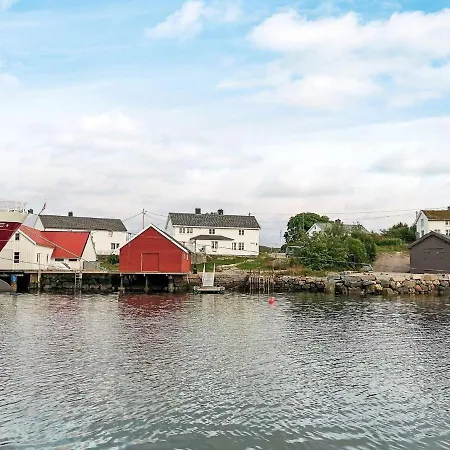Holiday home Reksundveien Henda