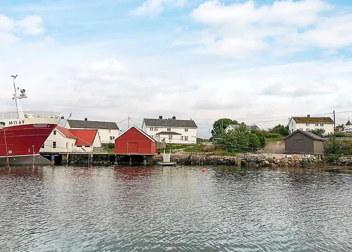 Holiday home 8 Person In Averoy Henda